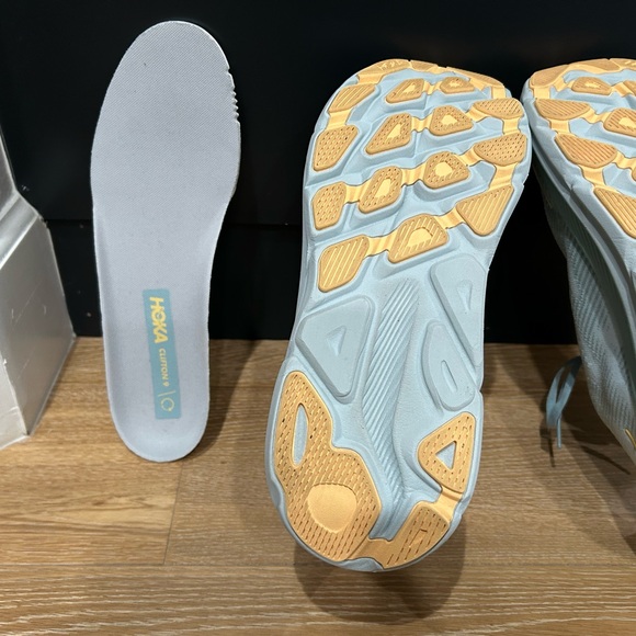 HOKA One One Clifton 9 men’s size 9.5 - Picture 8 of 9